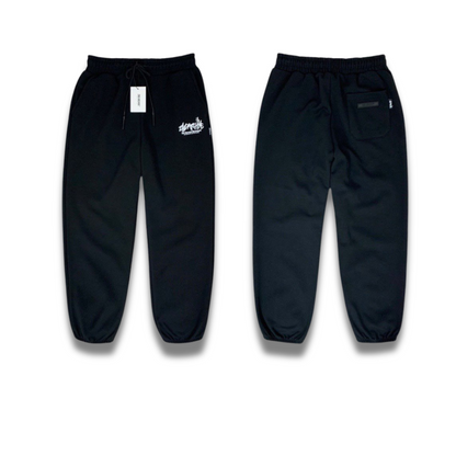 ライトグレーのジョガーパンツを横から撮影した着用イメージ