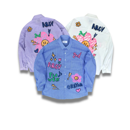 クレヨンタッチの花モチーフを拡大したフロントグラフィックショット