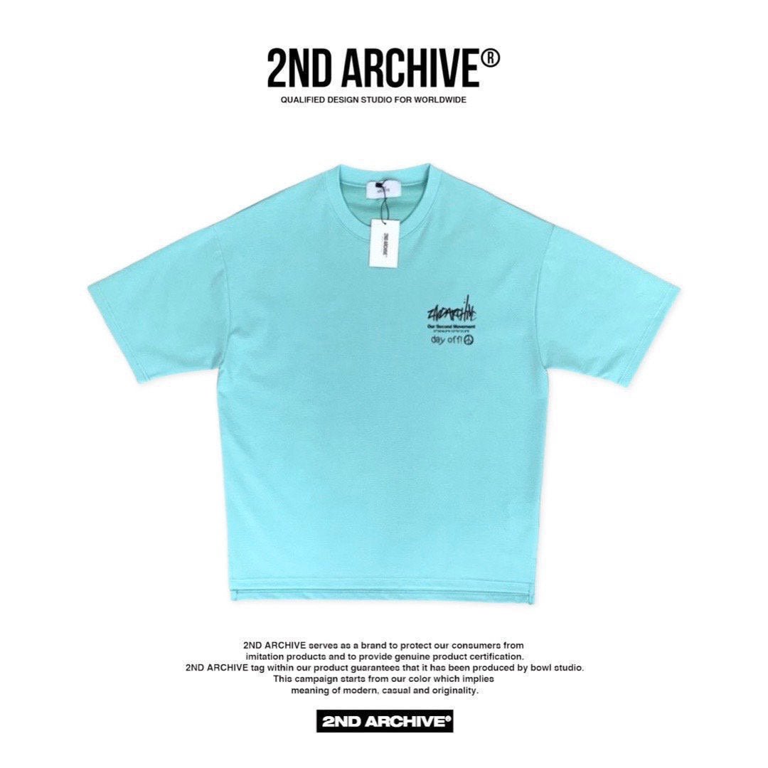 2nd Archiveのブランドロゴと3DフォームTシャツ。