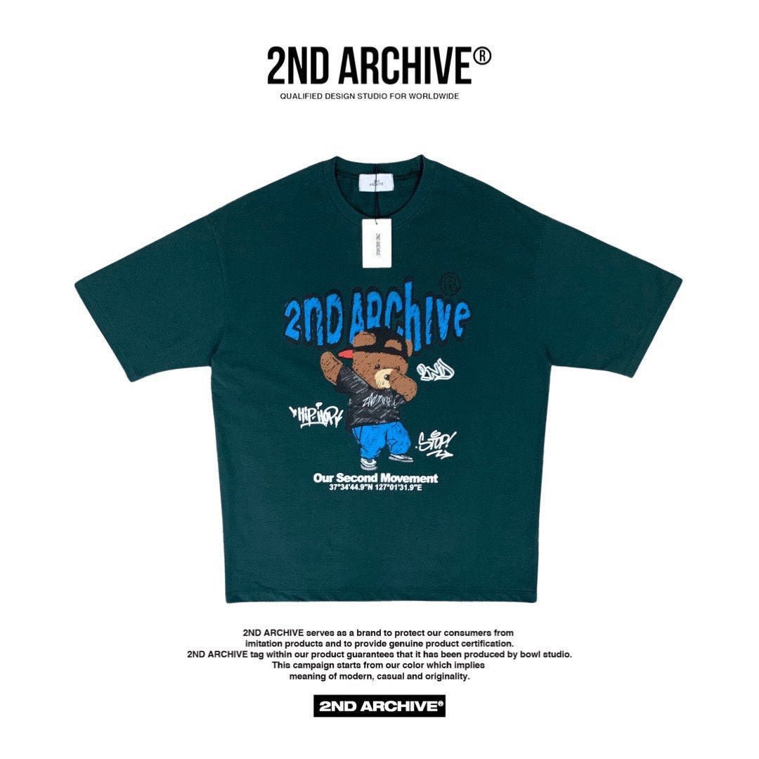 トレンディな2nd ArchiveクレヨンベアデザインTシャツ。