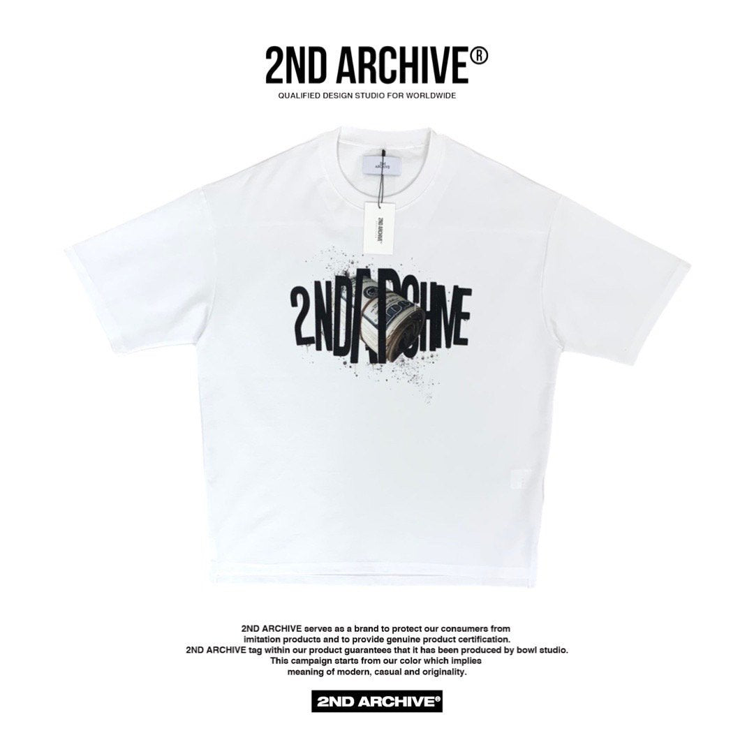 White Korean street fashion t-shirt with graphic logo. 