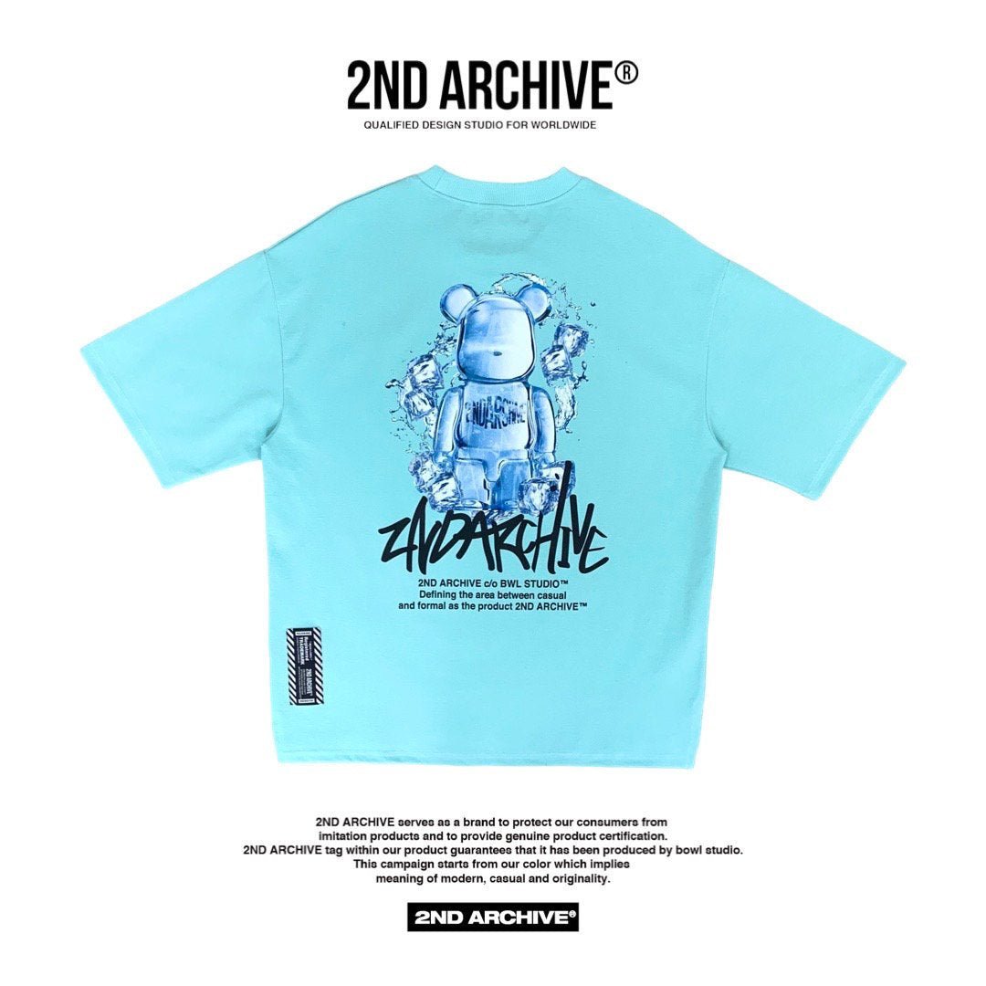 Trendy Korean fashion tee with large ice-bear print.