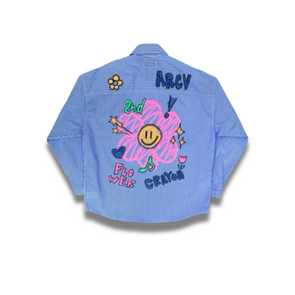 柔らかい線で描かれたフラワーデザインが特徴の前面カット