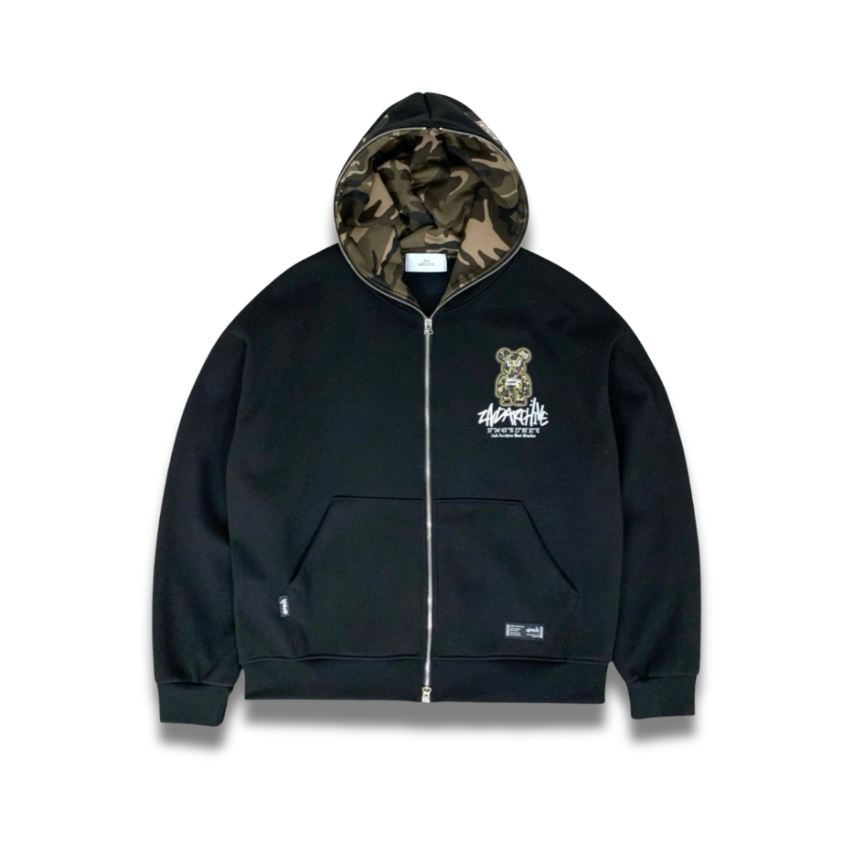 カモ柄とベアのミックスグラフィックが特徴的な前面カット