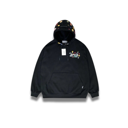 クリームカラーのミニグラフィックパーカーのディテールアップ