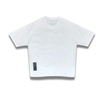 ユニセックスで楽しめる、ゆるかわいいクマプリントTシャツ