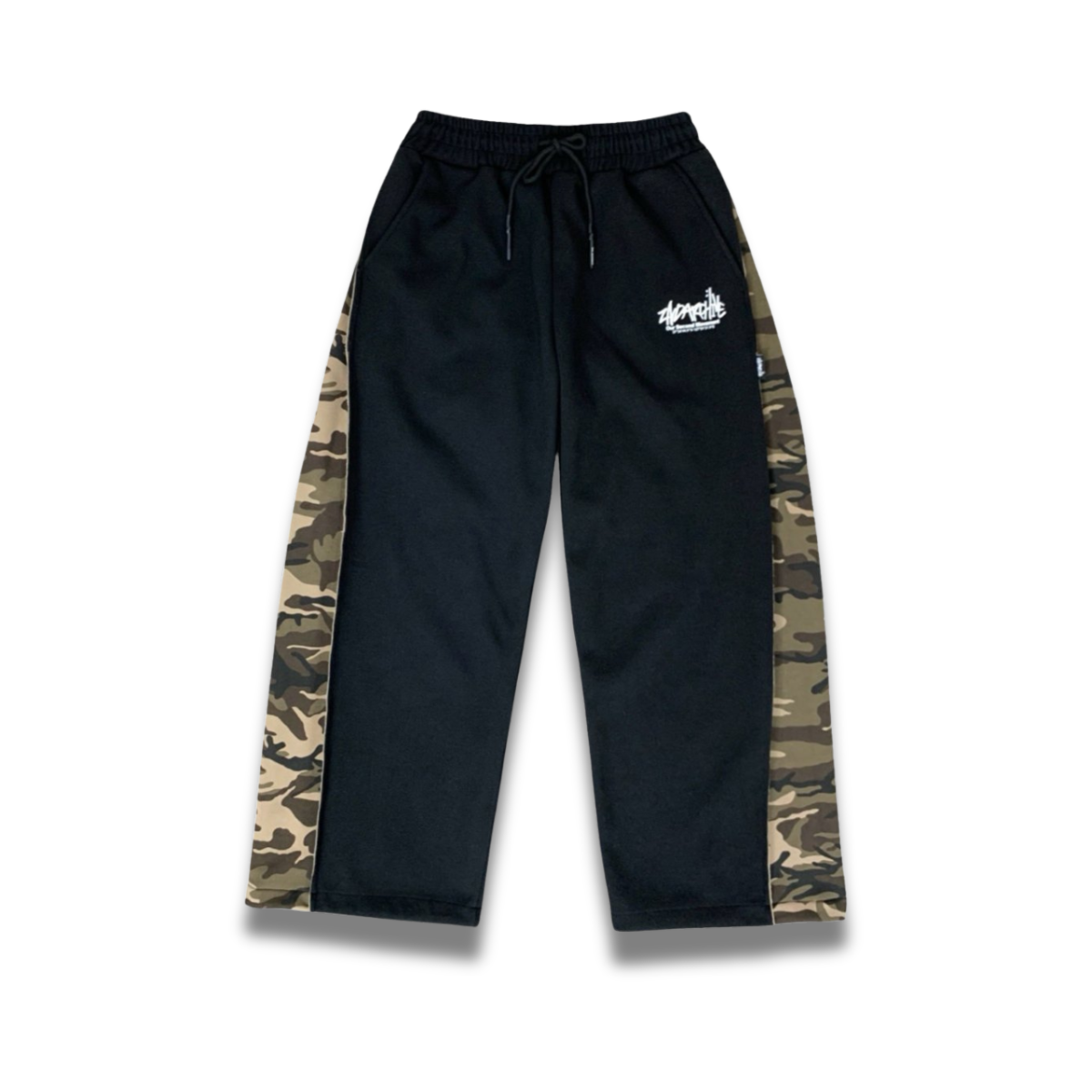 ブラウンカラーのカモコントラストパンツを横から撮影した着用イメージ