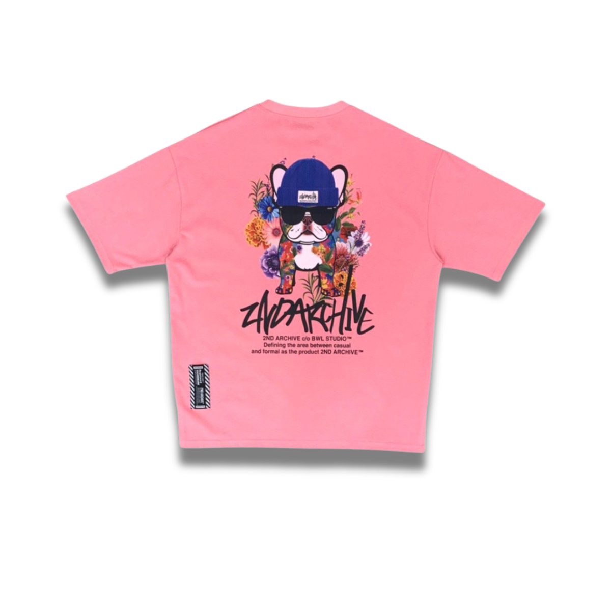 ピンクベースに映える花柄×キャップ犬グラフィック、韓国女子に人気のデザイン