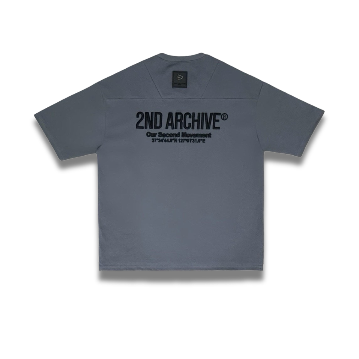 ダークグレーにブラック刺繍が映える韓国ファッションTシャツ