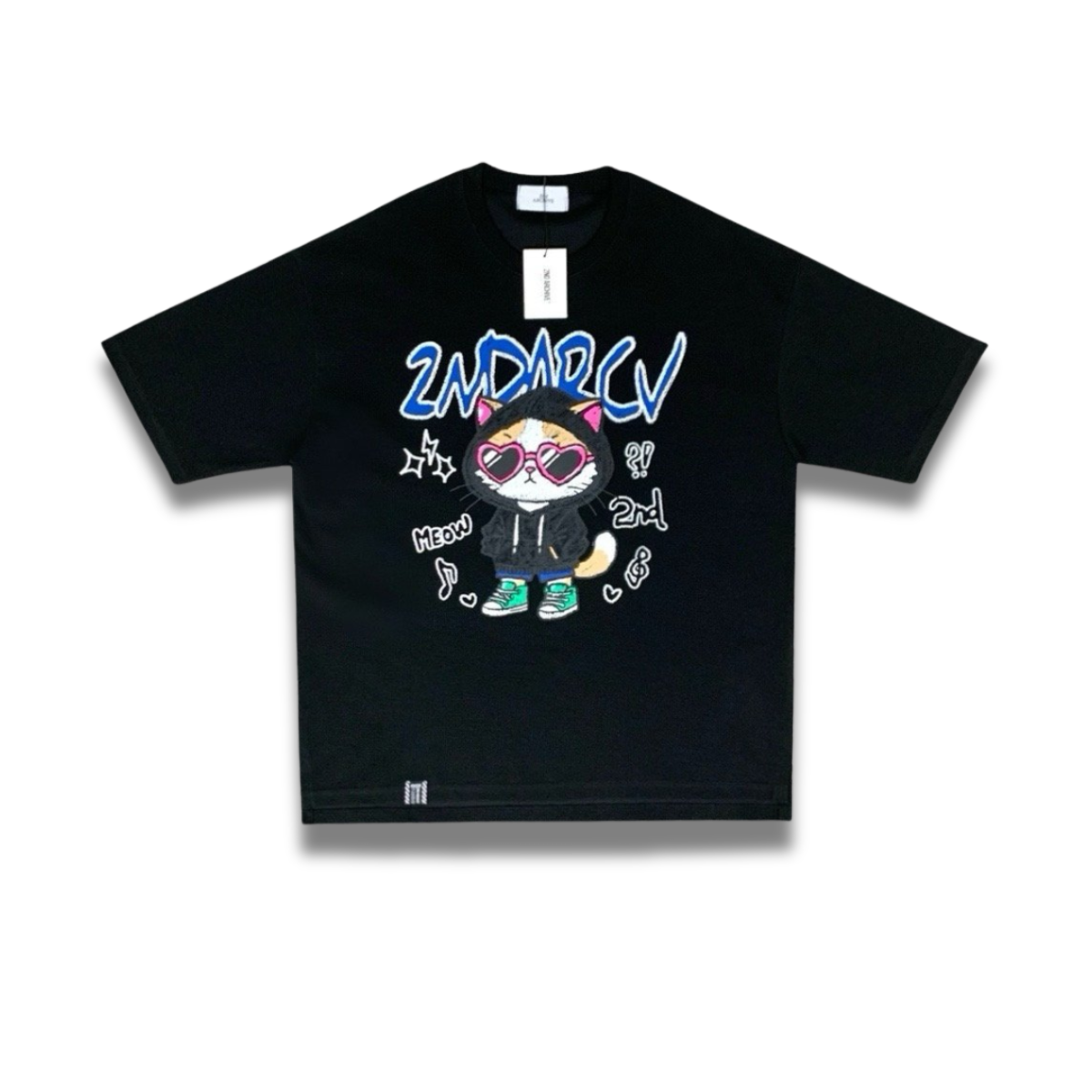 グレー生地に施されたチルキャットプリントの拡大ショット