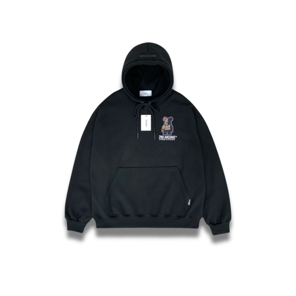 ライトグレーのパーカーを着用した全身コーディネート写真