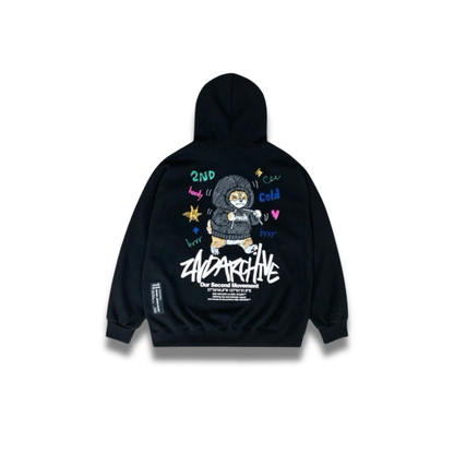 ライトグレーのドローストリングパーカーを着た全身コーデ写真