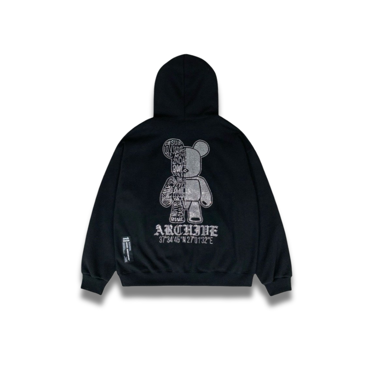 ライトグレーのパーカーに描かれたハーフベアデザインの拡大ショット