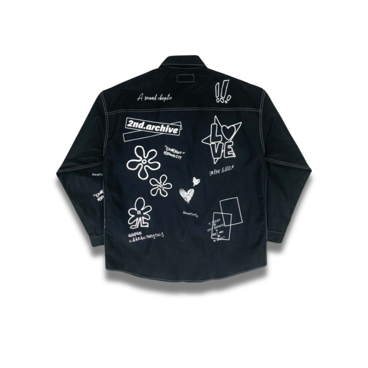 星と花が組み合わさった個性的なグラフィックの胸元ショット