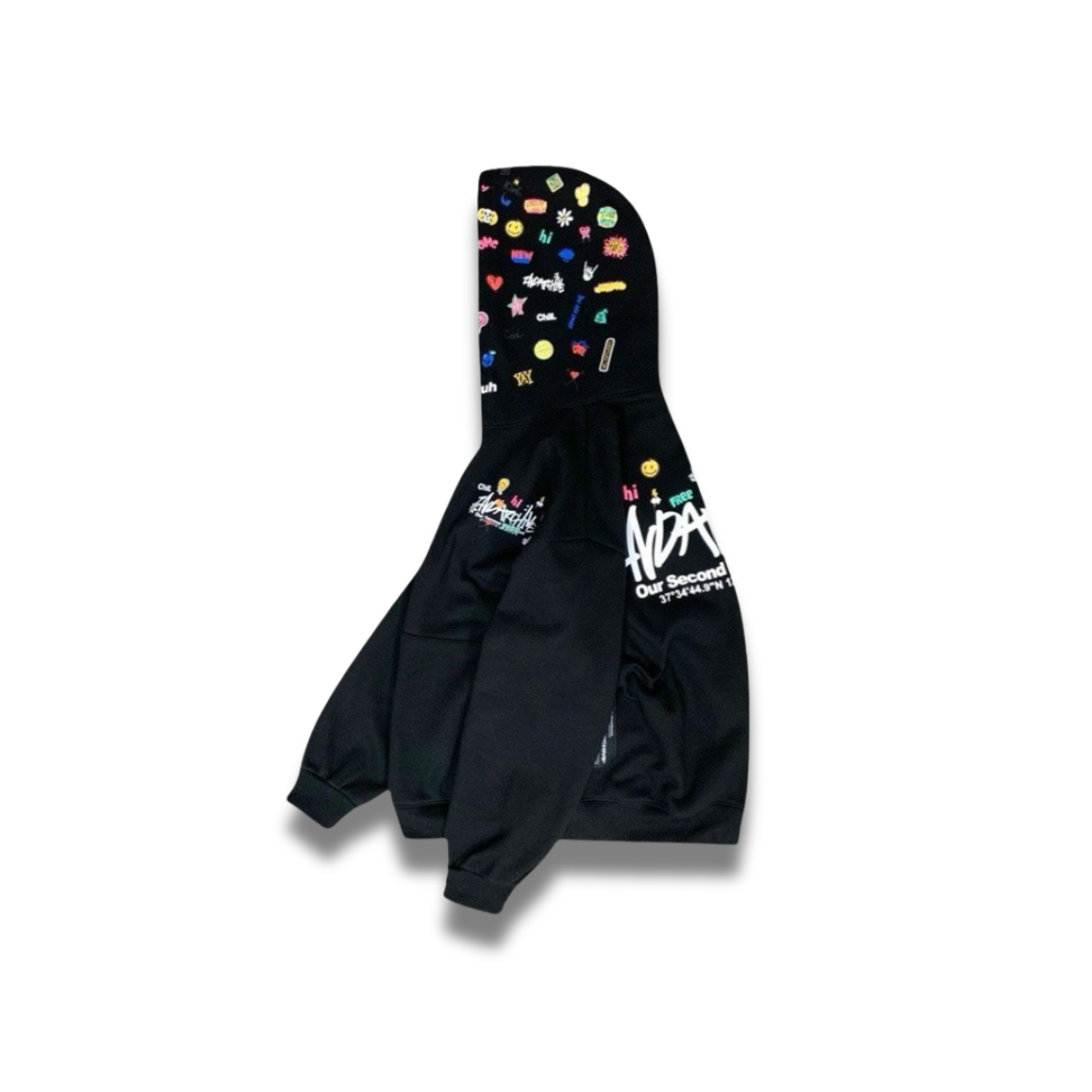 背面に小さなグラフィックが入ったパーカーの背中デザイン