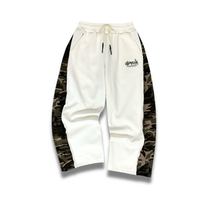 生地の質感とカモ切り替え部分の縫製が分かる近距離ディテール写真