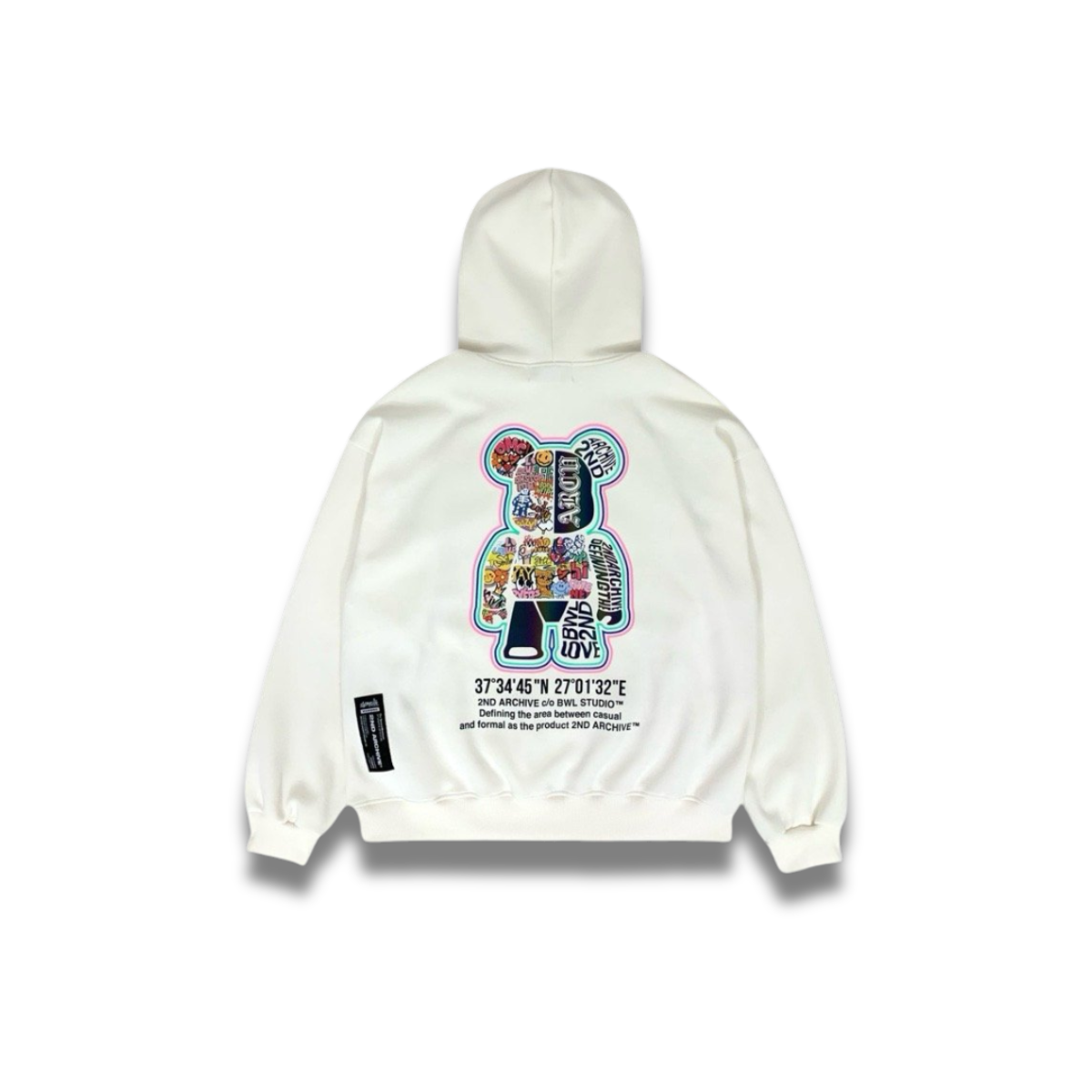 ストリート風のステッカープリントがアクセントになった前面カット