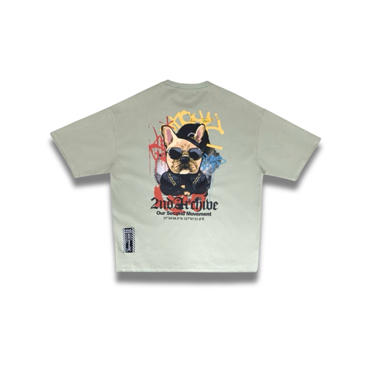 カジュアルに着こなしたTシャツの全身スタイリング写真