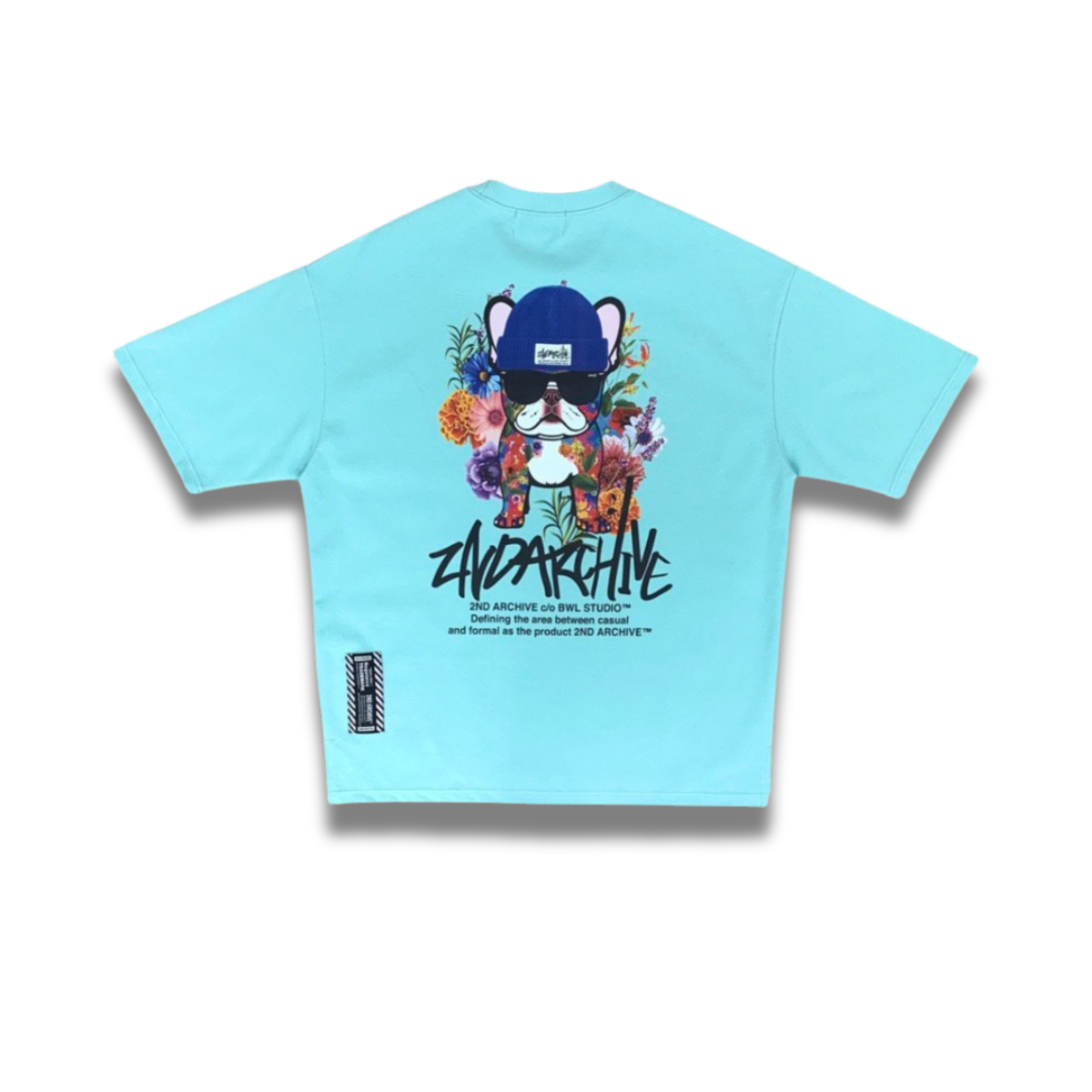 夏にぴったりなミントTシャツ、クールな犬キャラとフラワーアートが特徴