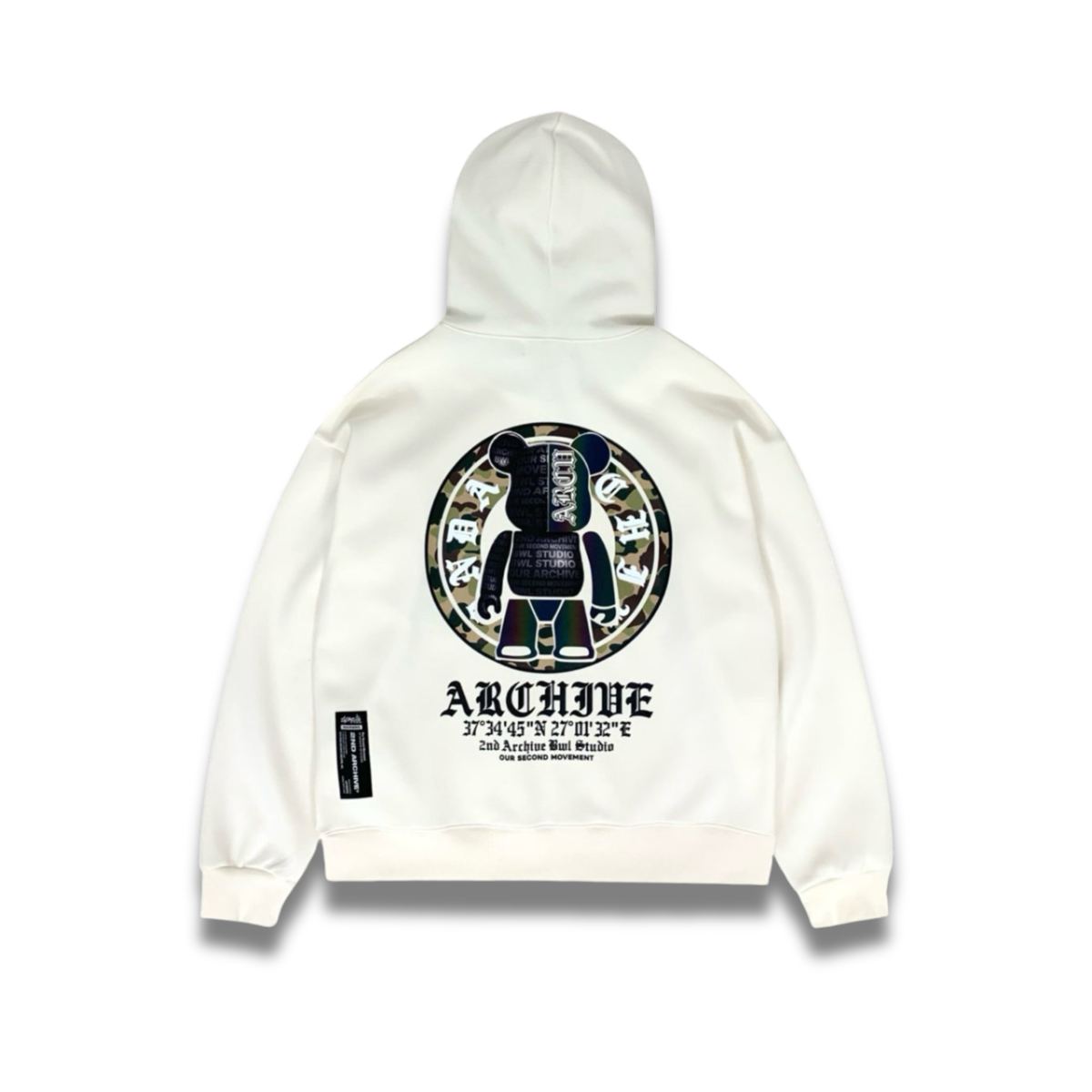 ライトグレーパーカーを着用した全身コーディネート写真