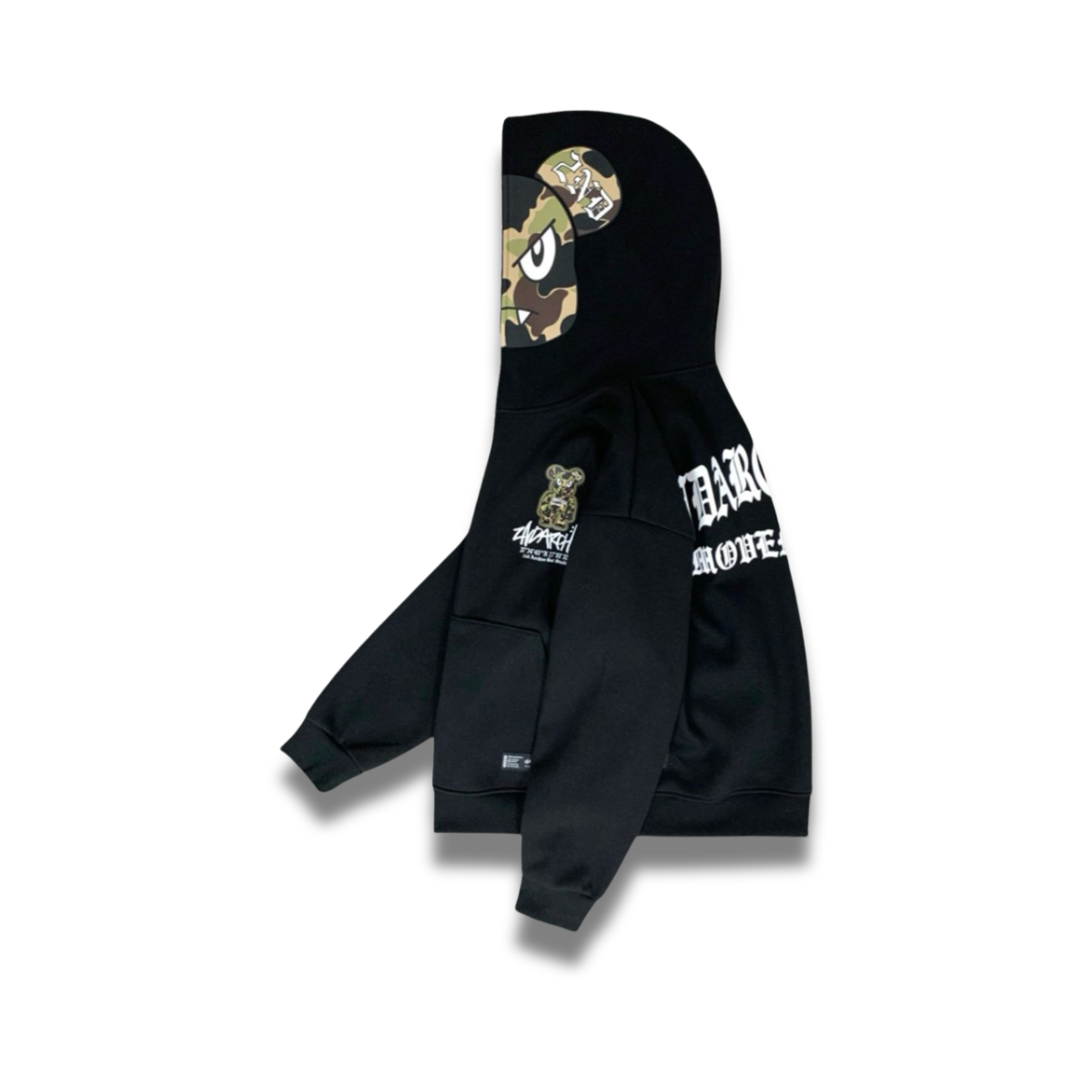 ジッパー部分とカモベアプリントのバランスがわかる前面ディテール