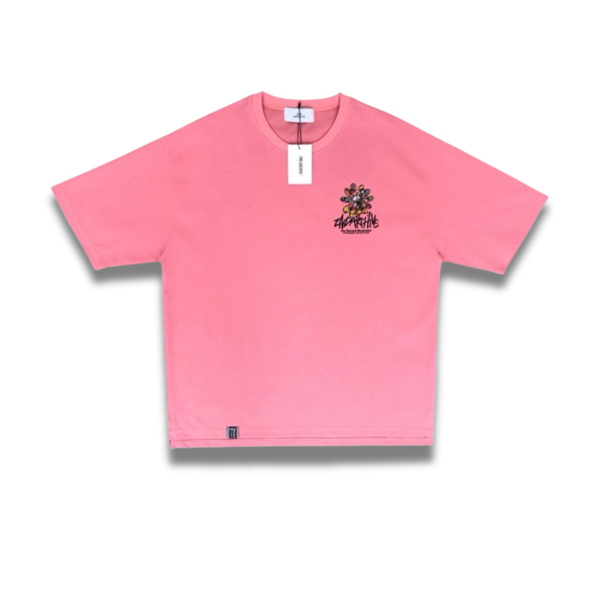 ストリートファッションに映えるテディベアの派手柄Tシャツ