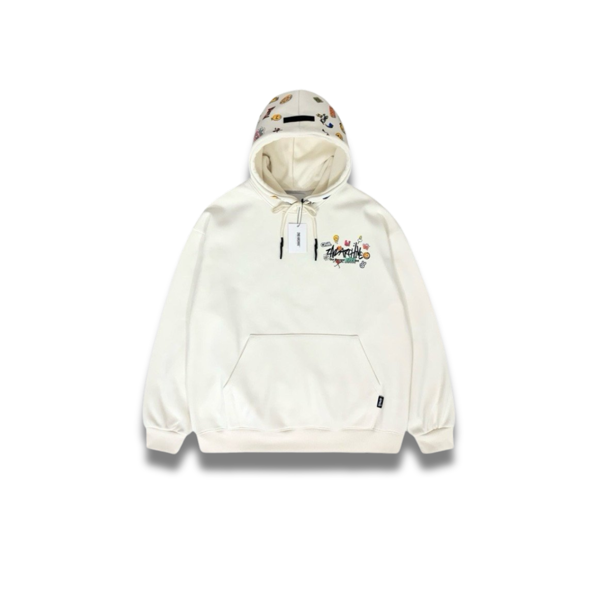 ミニサイズのプリントがワンポイントになったパーカーの胸元拡大