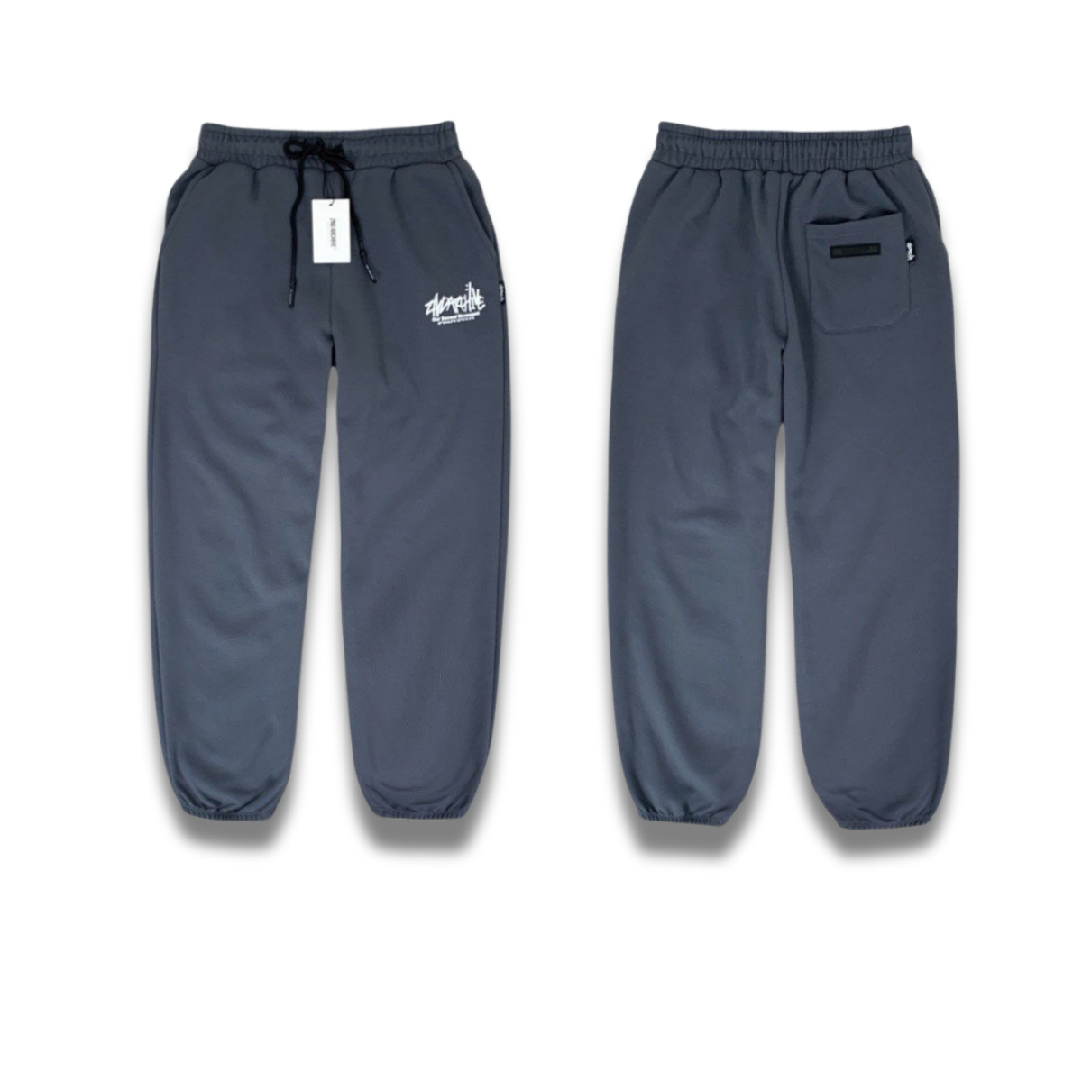 シグネチャーロゴが入ったベーシックジョガーパンツの正面写真