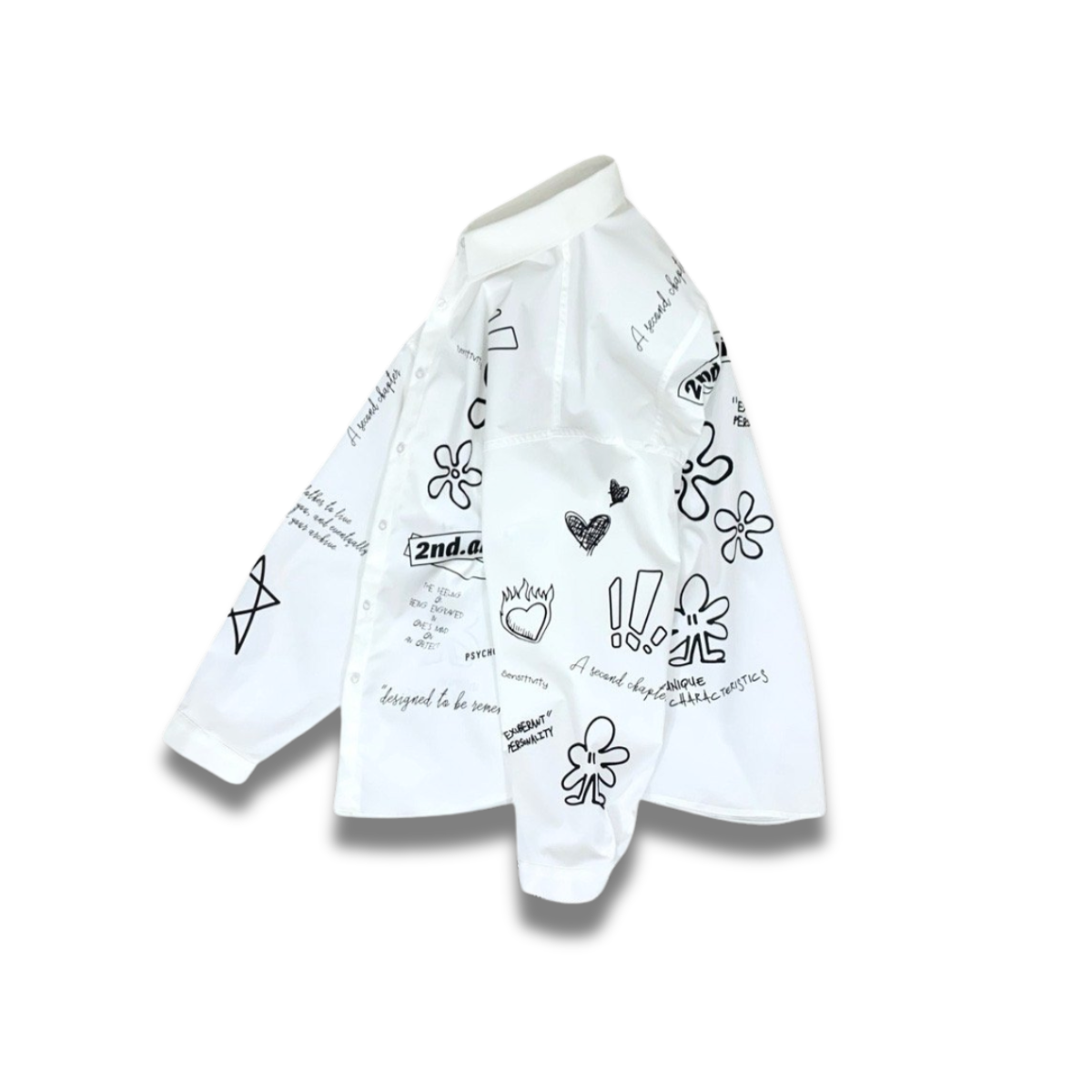 シャツの袖部分とプリント位置が分かる斜めアングルのディテールカット