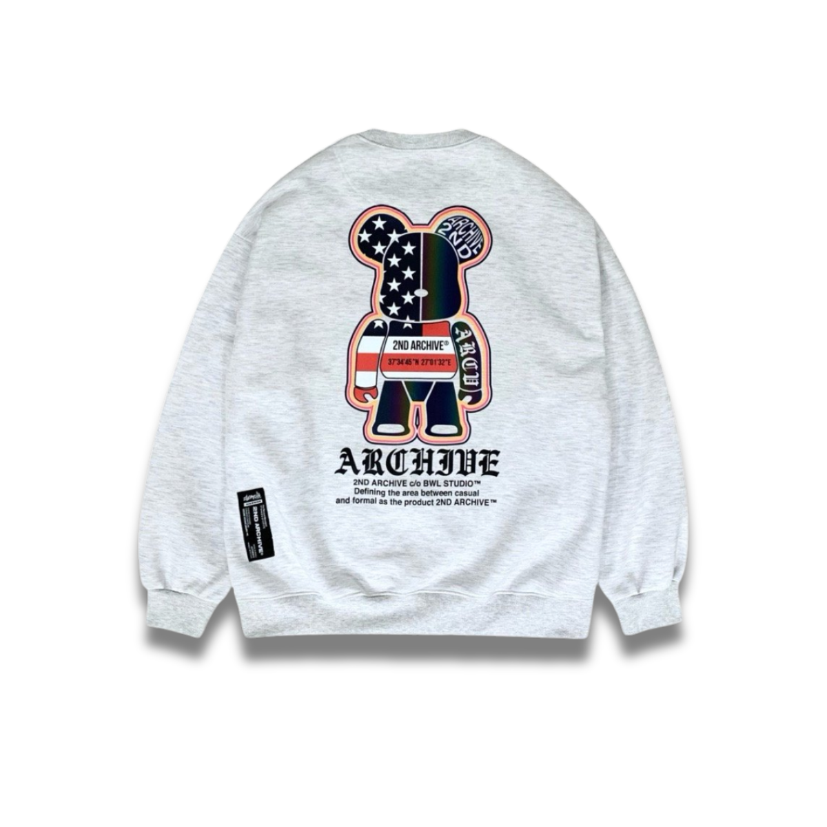 胸元プリントとスウェット素材の質感がわかるディテール写真