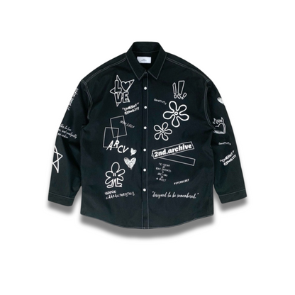 ブラック生地と白いスターフラワープリントのコントラストが際立つ写真