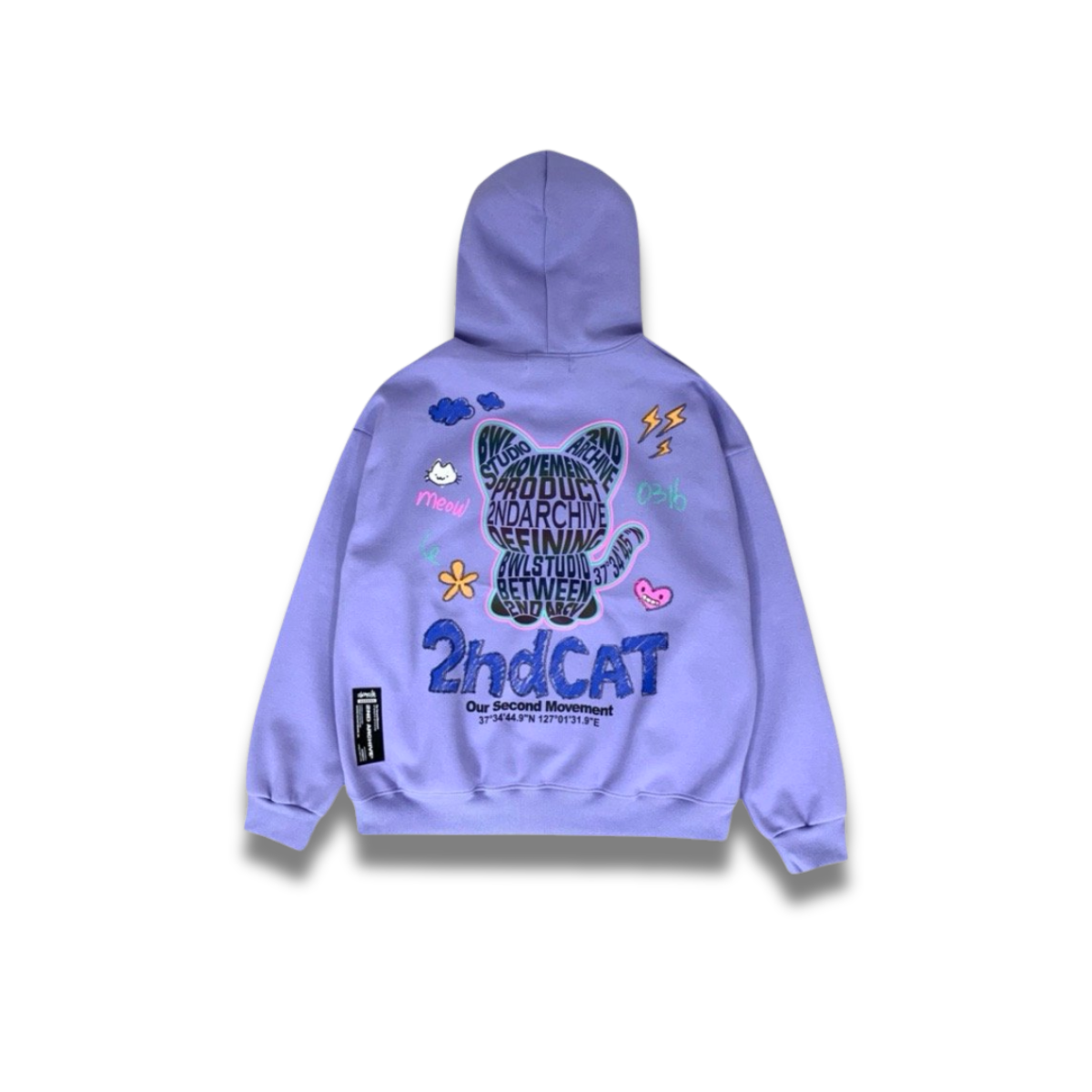 ブラック生地と反射プリントのコントラストが見える前面写真