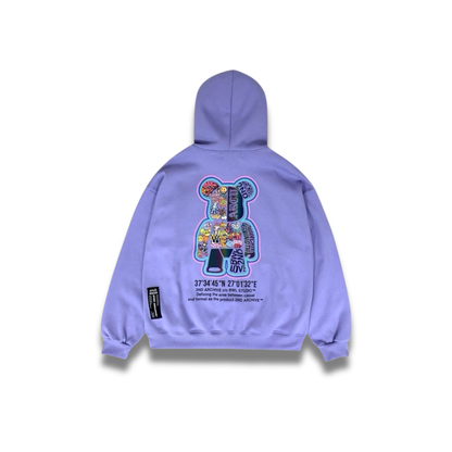 胸元のステッカー風デザインの線や色味が分かる拡大ショット