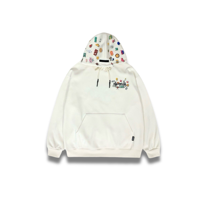 シンプルで合わせやすいブラックパーカーのスタイリング例