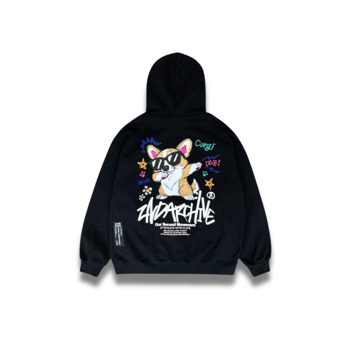 クリームカラーのコーギーパーカーを着たモデルの着用イメージ