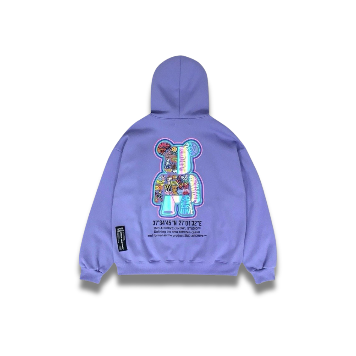 オーバーサイズシルエットを自然に着こなすモデルの横向き写真