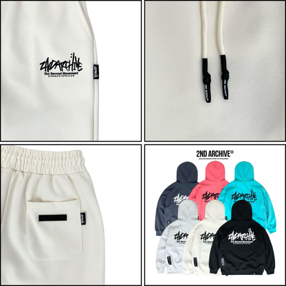 裾リブが特徴的なジョガーパンツの足元ディテールショット