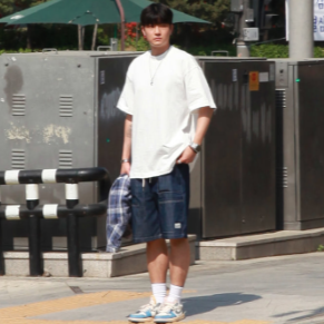 Blue cargo denim shorts, Korean fashion trend.