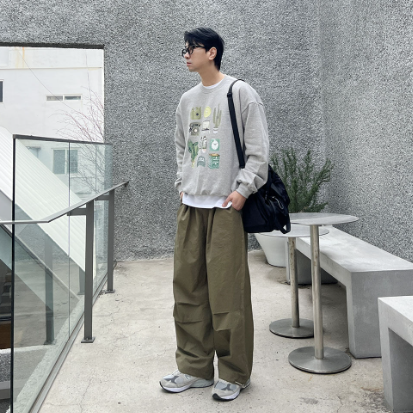 Khaki baggy pants, new Korean street fashion.