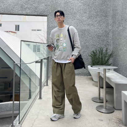 Stylish khaki pants, baggy streetwear, Korea made.