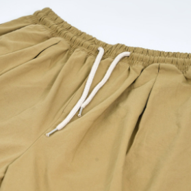 adjustable waistband on Loose fit pants. 