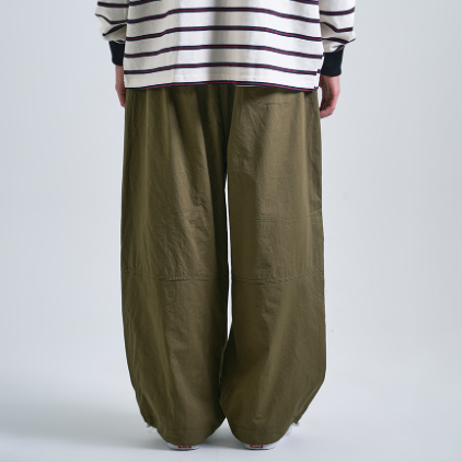 Stylish khaki pants, baggy streetwear, Korea made.