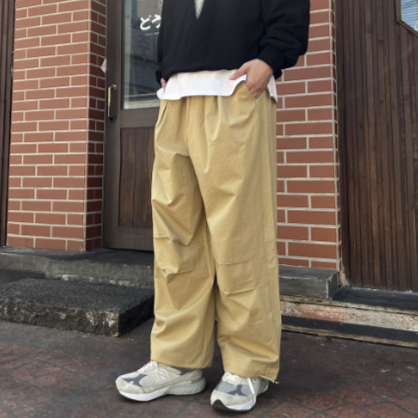 Korean made, beige baggy street fashion pants.