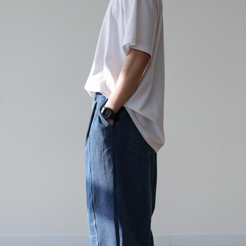 Korean street fashion, blue balloon fit denim, unisex.