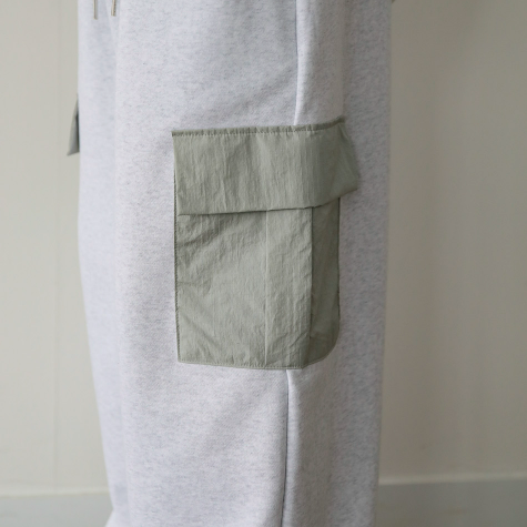 Light gray cotton joggers, unisex, cargo pocket.