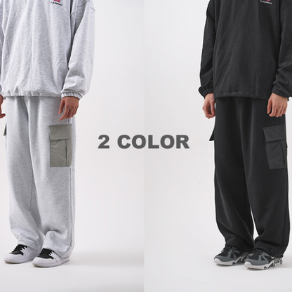 Black unisex jogger sweatpants, cargo pocket, adjustable.