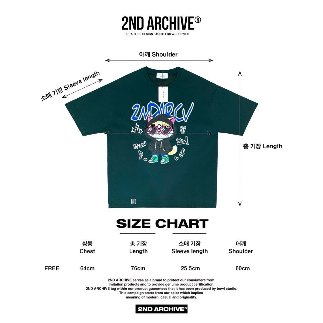 ブラック生地と猫プリントのコントラストが映える前面写真