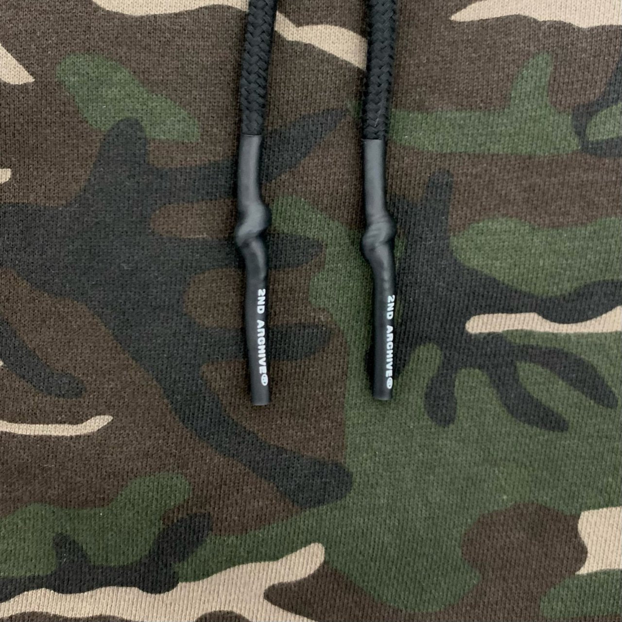 ストリート系コーデに最適なシグネチャーロゴ入りショーツ