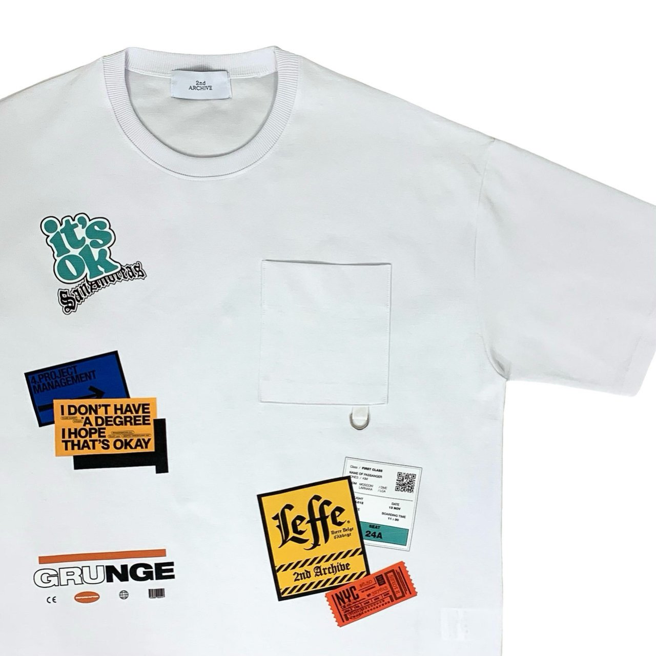 夏コーデに映えるラベルパッチ付きTシャツ