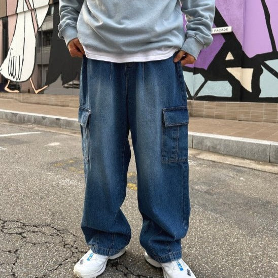 Blue cargo pants with Korean style.